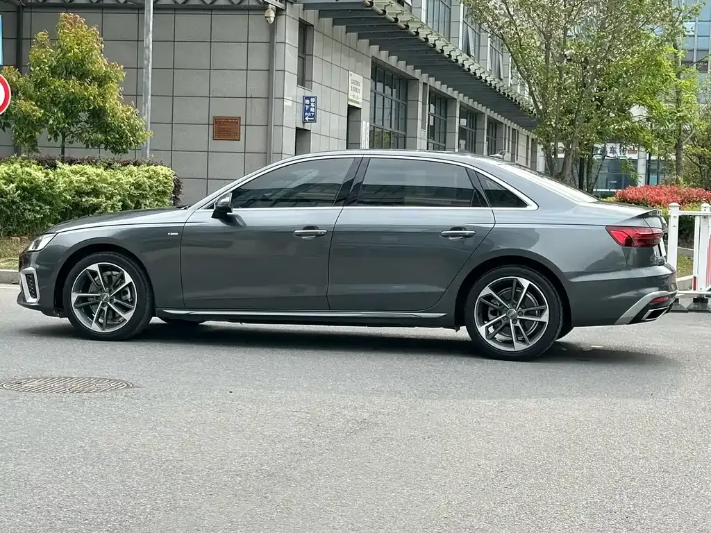 Audi A4L — фото 8