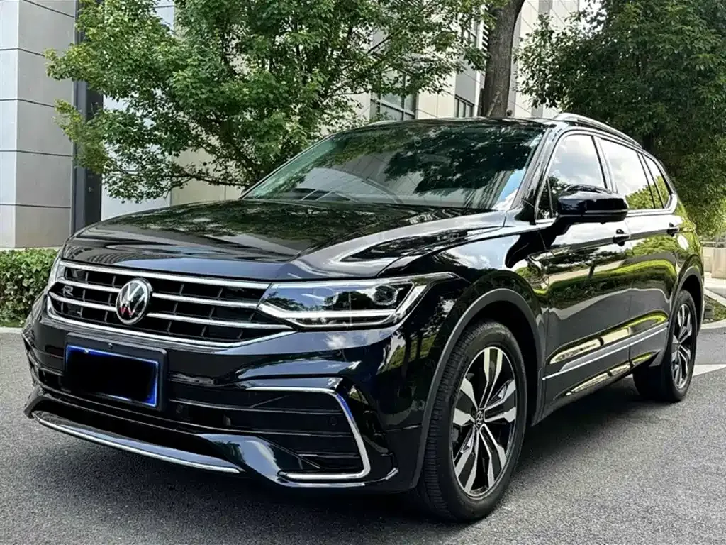 Volkswagen Tiguan L — фото 1