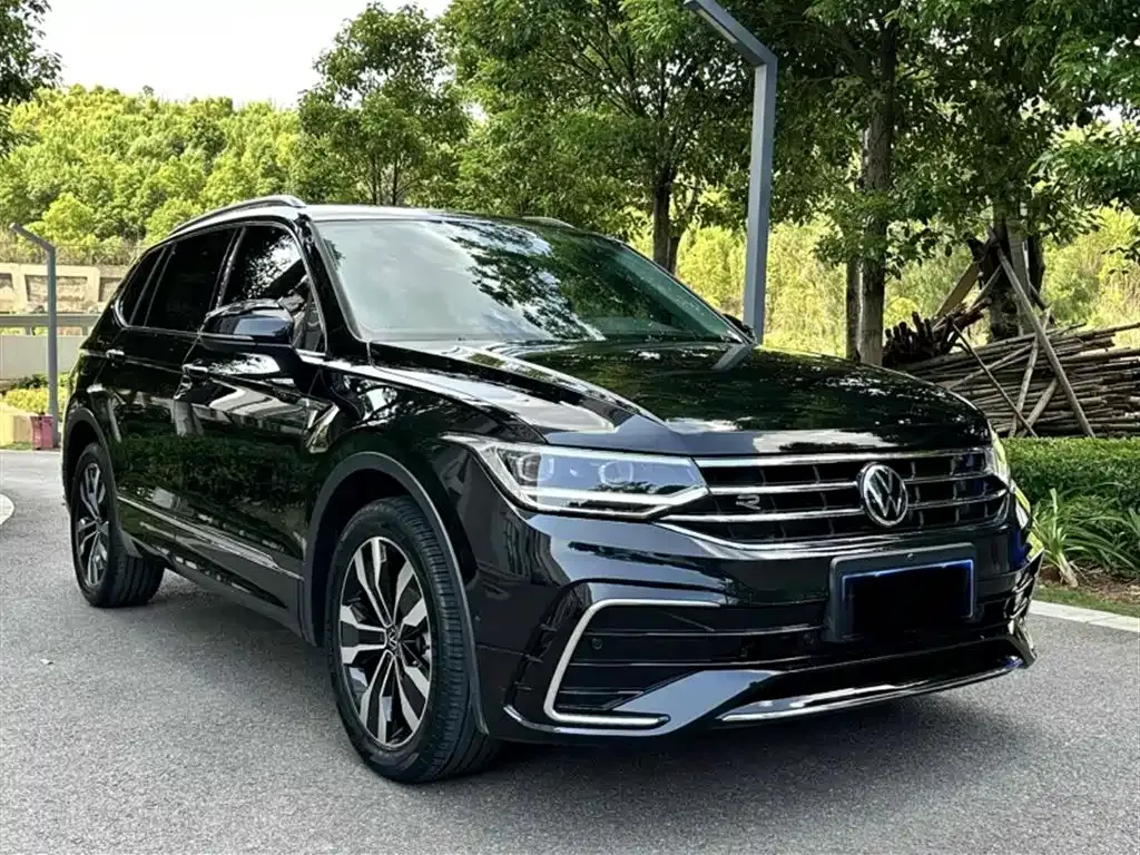 Volkswagen Tiguan L — фото 10