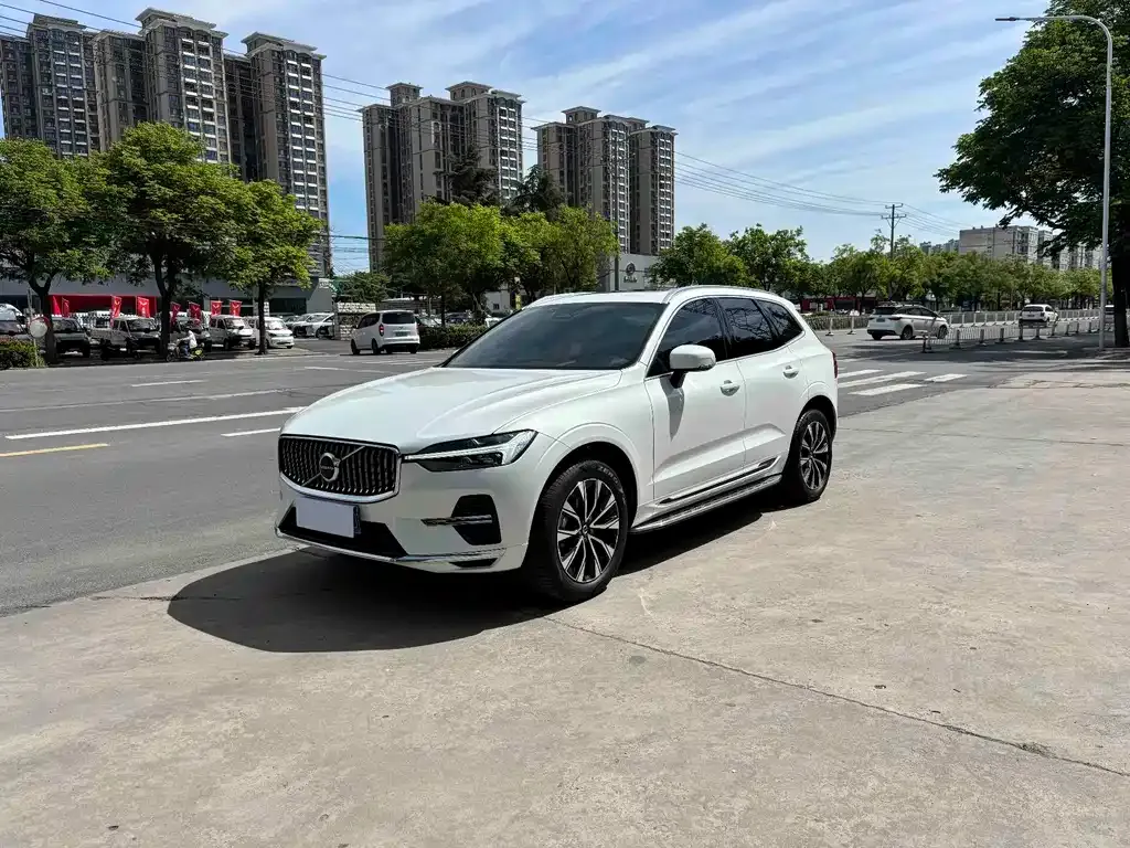 Volvo XC60 — фото 1