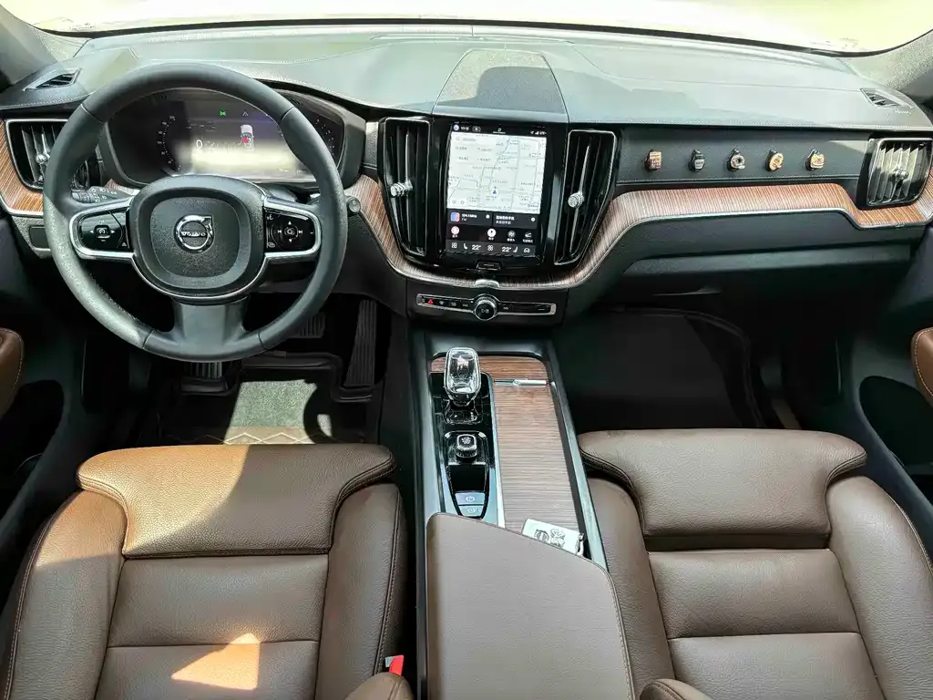 Volvo XC60 — фото 4
