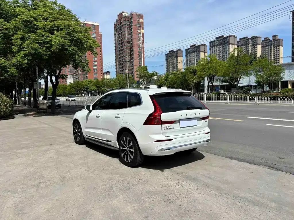 Volvo XC60 — фото 7