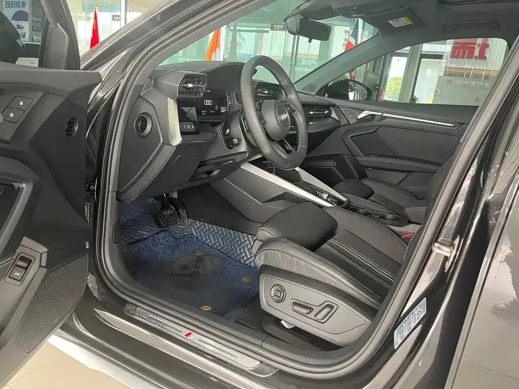 Audi A3 2023 из CN, фото 4