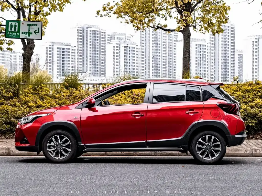Toyota Yaris L — фото 10