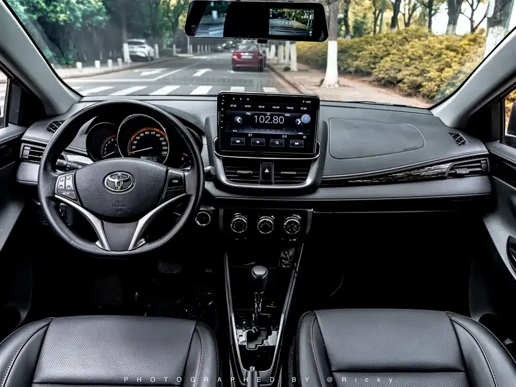 Toyota Yaris L — фото 9