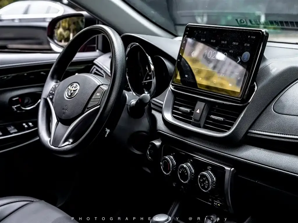 Toyota Yaris L — фото 6