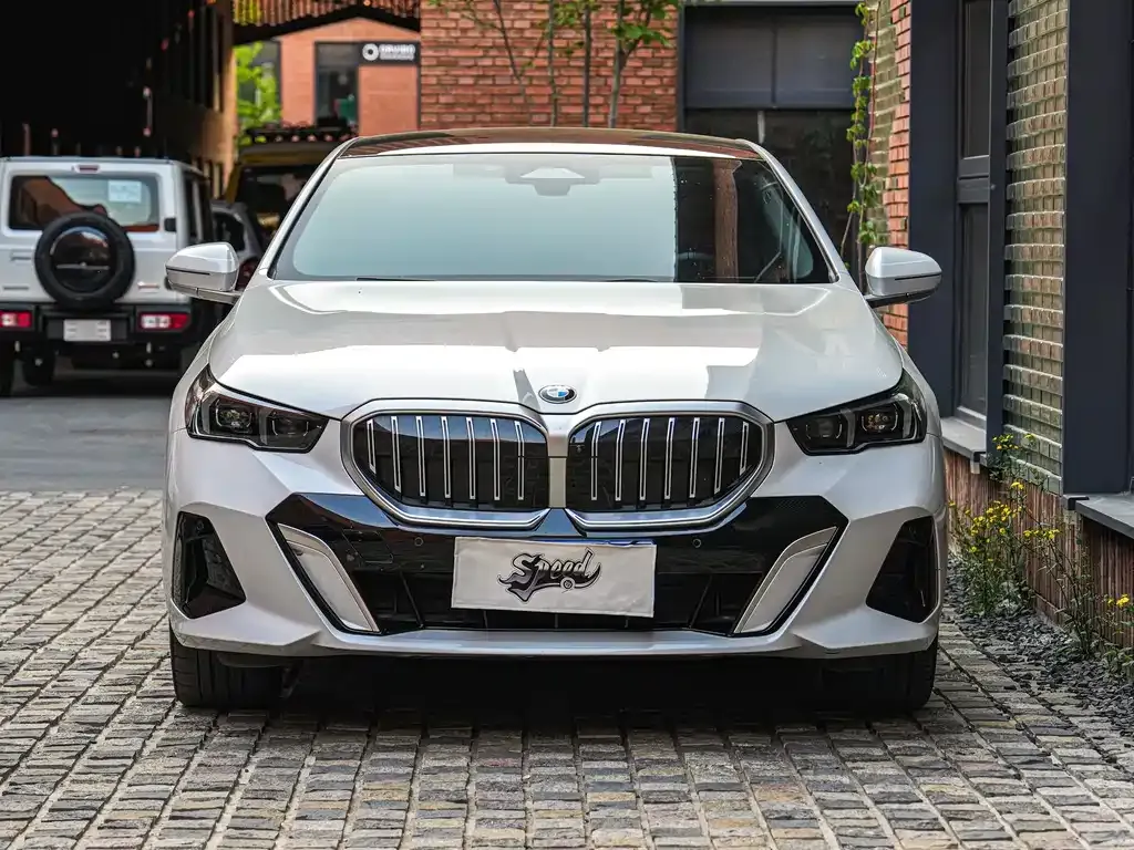 BMW 5 Series — фото 5