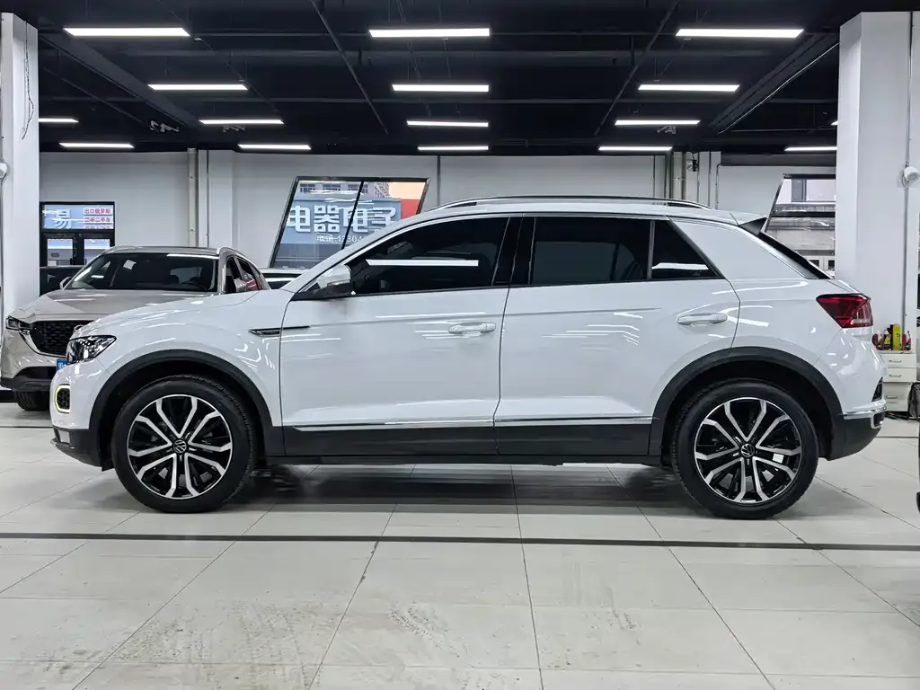 Volkswagen T-Roc — фото 7