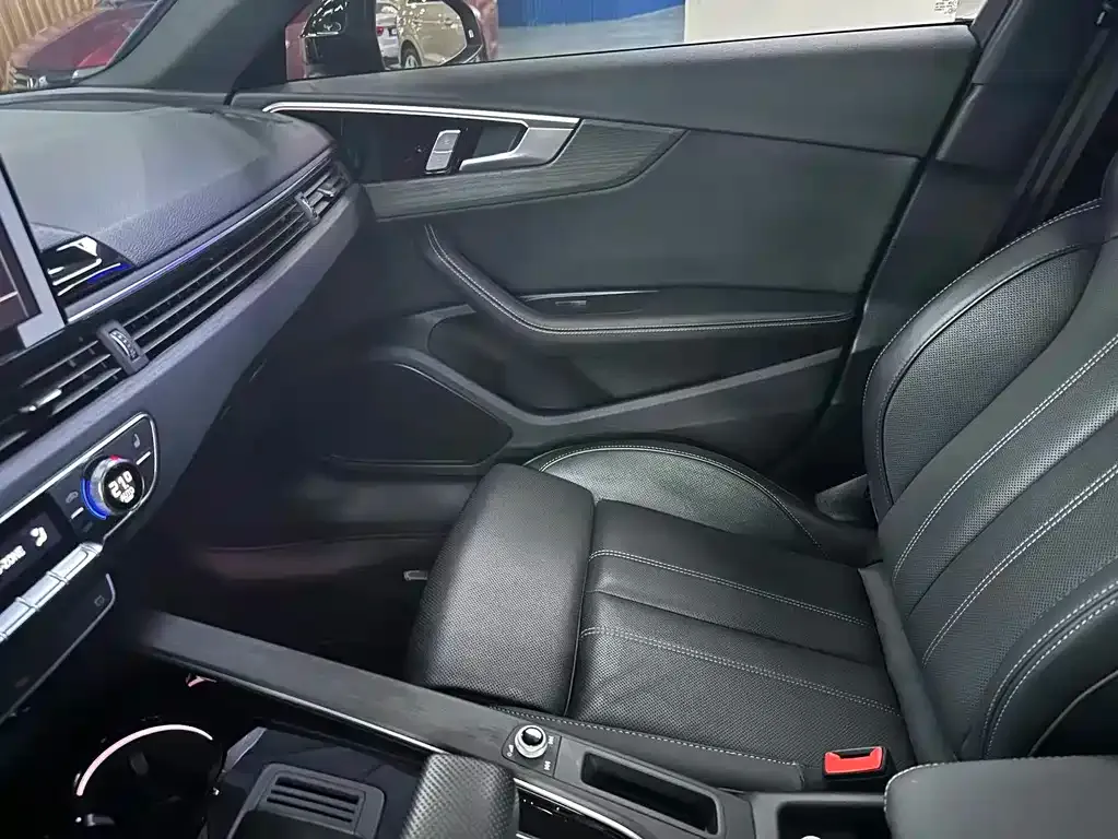 Audi A4L 2023 из CN, фото 9