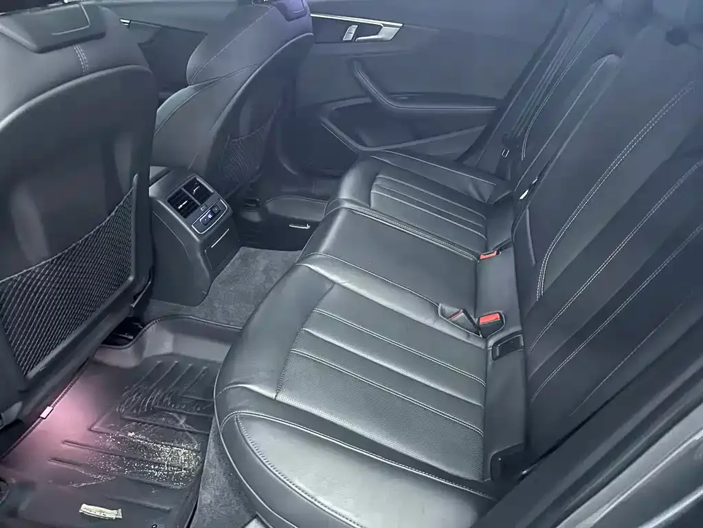 Audi A4L 2023 из CN, фото 7