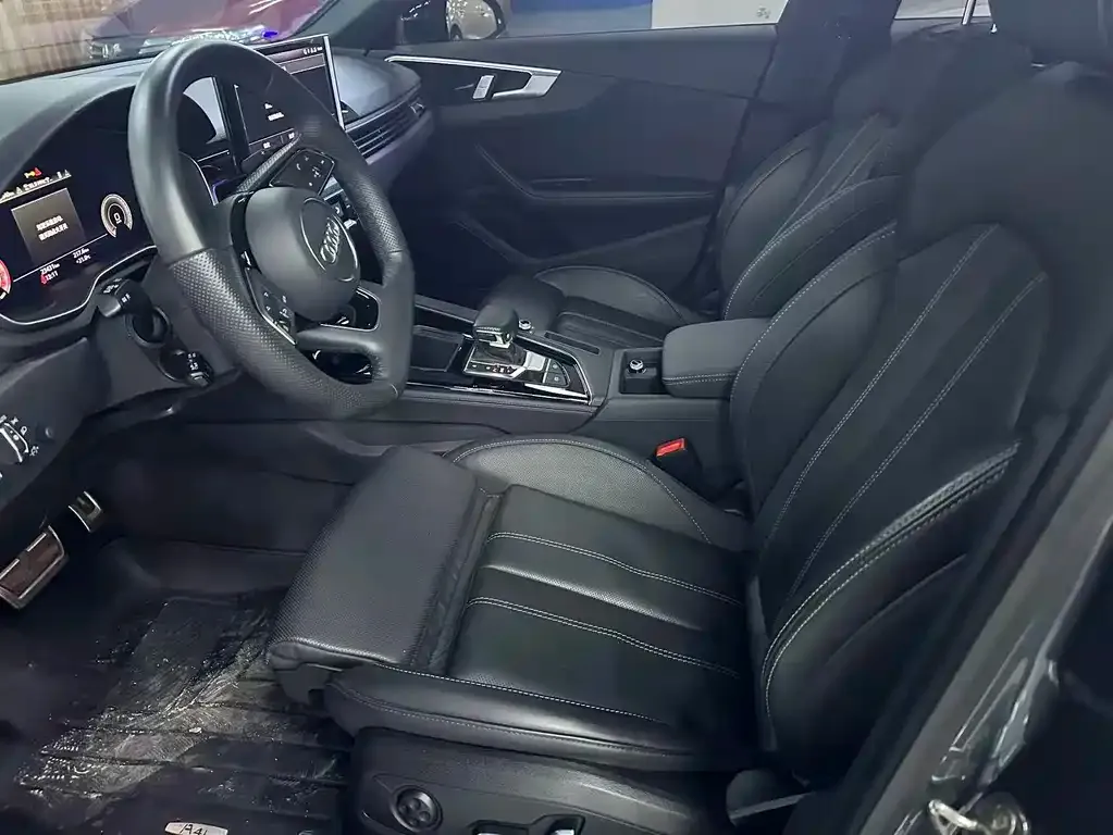 Audi A4L 2023 из CN, фото 5