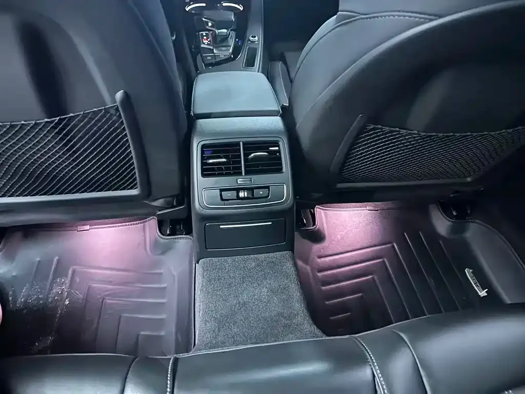 Audi A4L 2023 из CN, фото 6