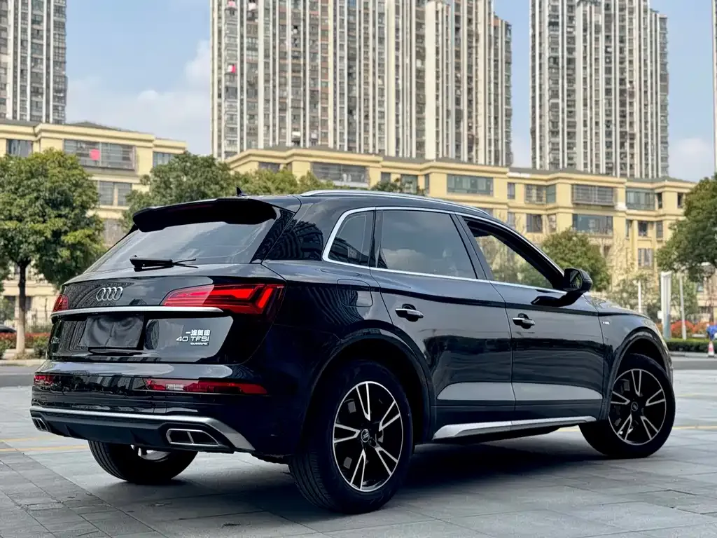 Audi Q5L — фото 6