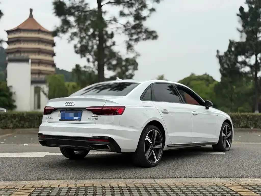 Audi A4L — фото 5