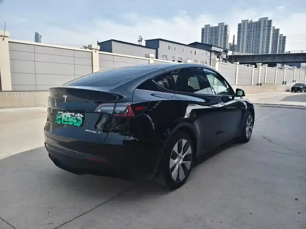 Tesla Model Y — фото 7