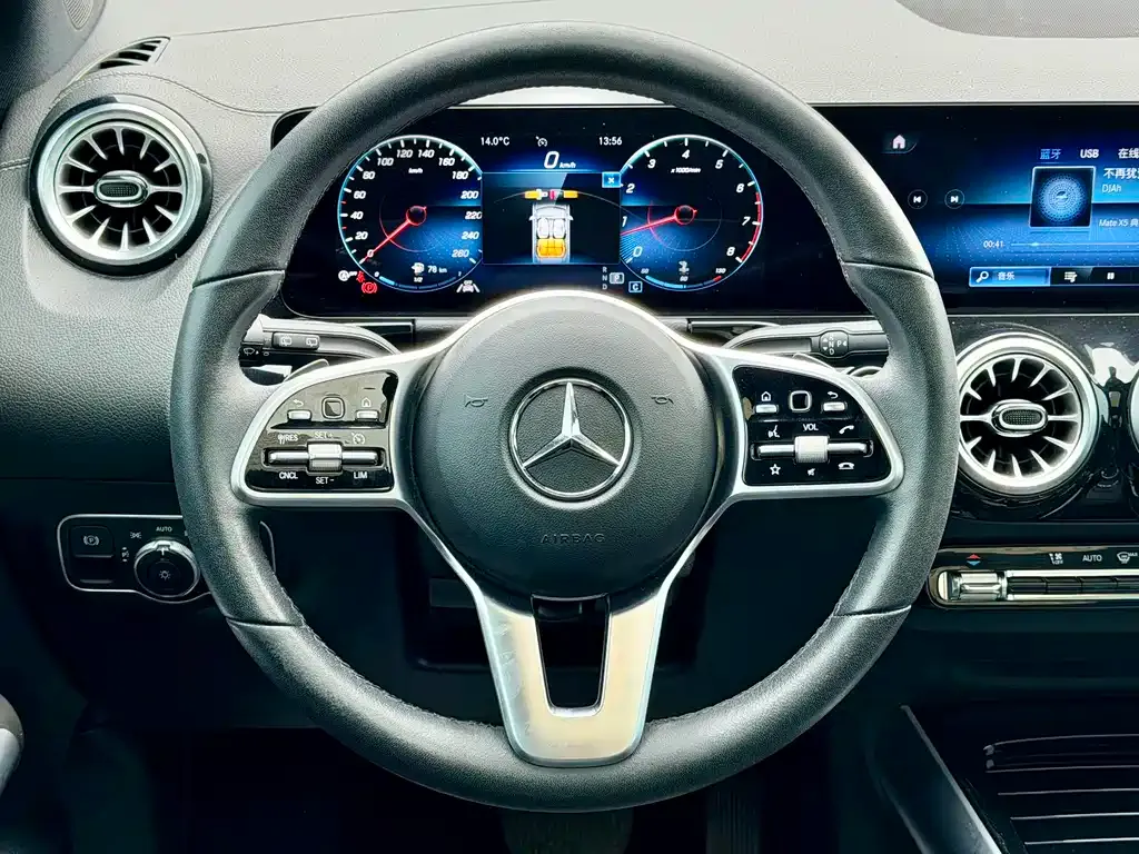 Mercedes-Benz GLA — фото 10