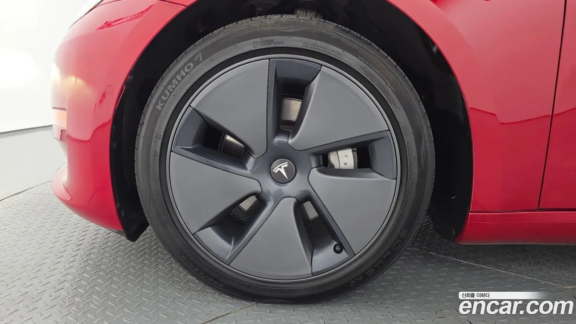 Tesla Model 3 — фото 10