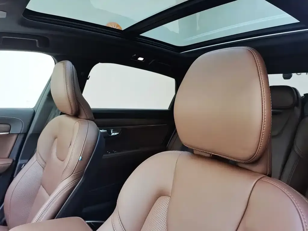 Volvo S90 2024 из CN, фото 3