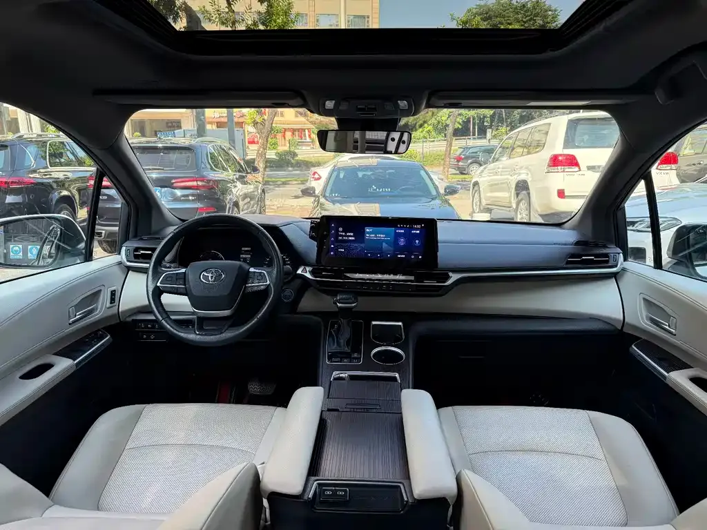 Toyota Granvia — фото 9