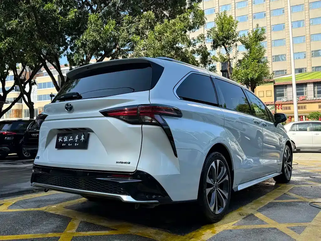 Toyota Granvia — фото 10