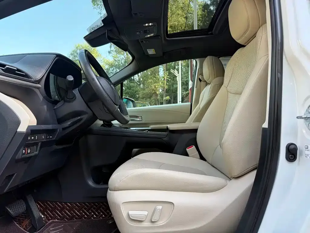 Toyota Granvia — фото 2