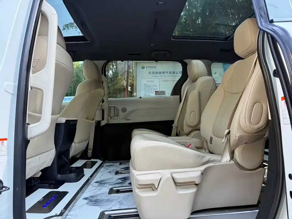 Toyota Granvia — фото 3