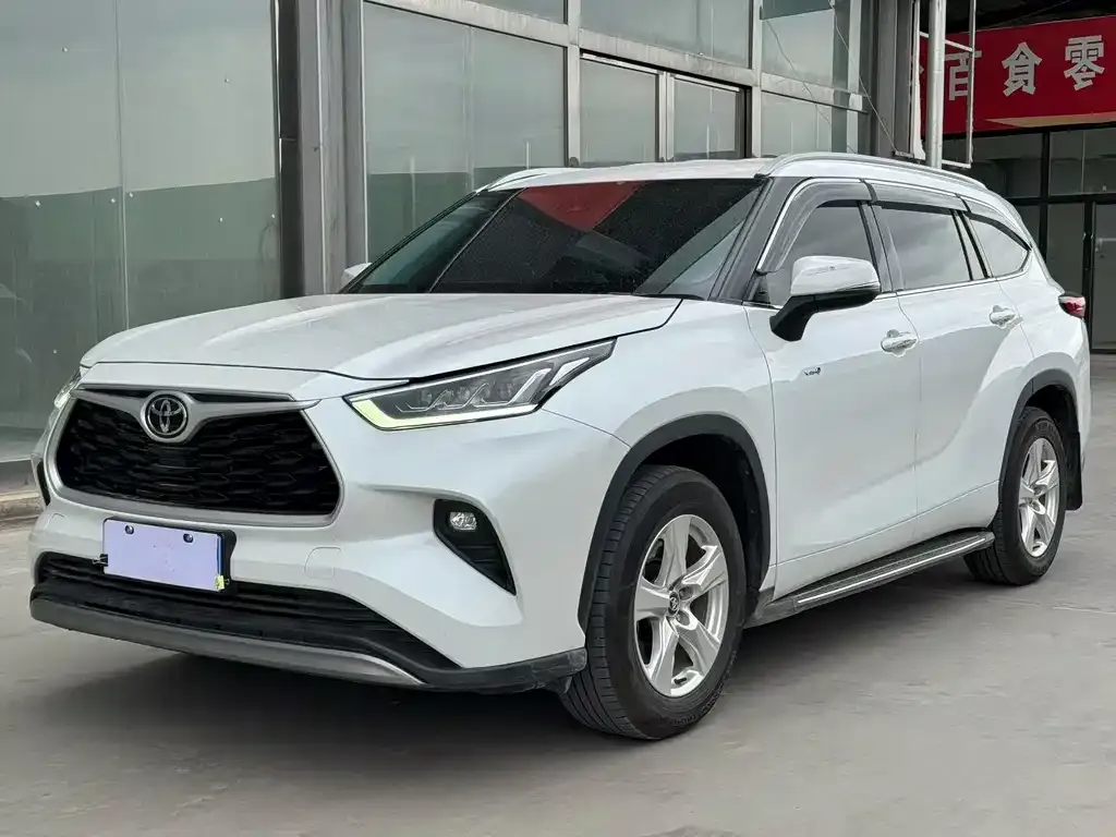 Toyota Highlander — фото 1