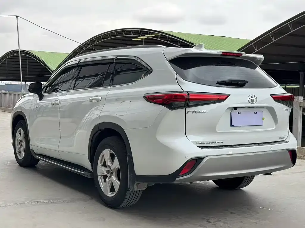 Toyota Highlander — фото 8