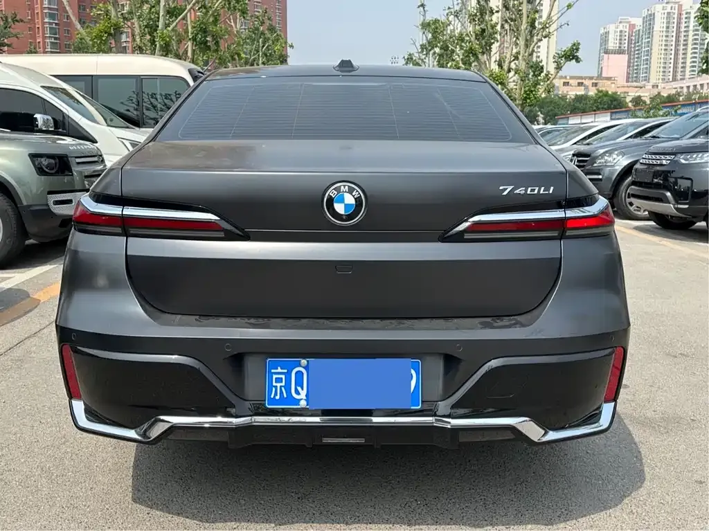 BMW 7 Series 2023 из CN, фото 2