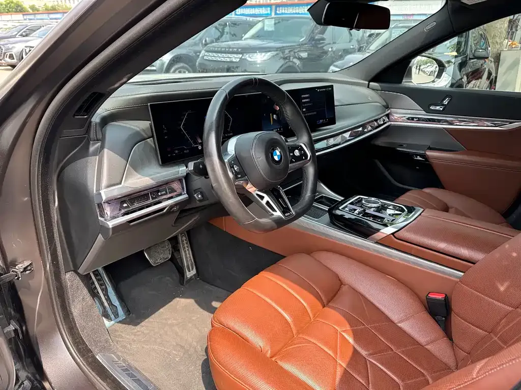 BMW 7 Series 2023 из CN, фото 3