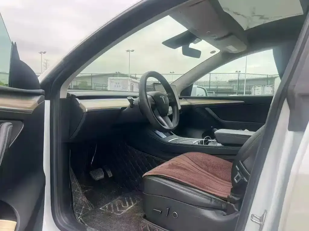 Tesla Model Y — фото 9