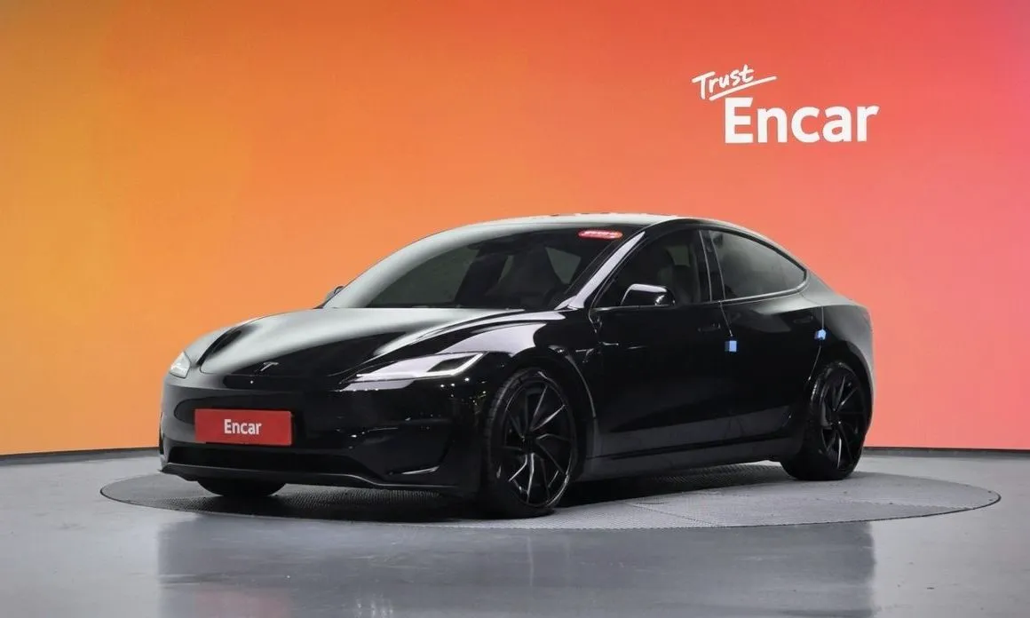 Tesla Model 3 — фото 1