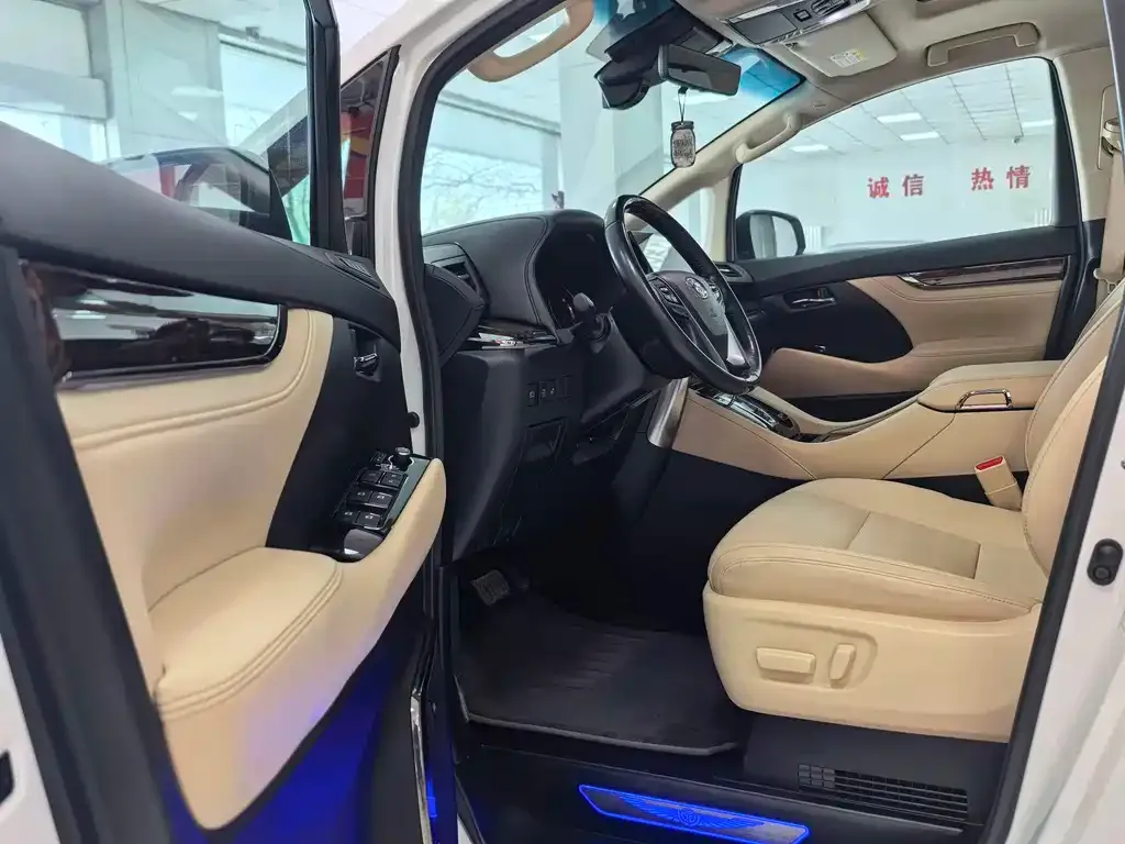 Toyota Alphard 2021 из CN, фото 8
