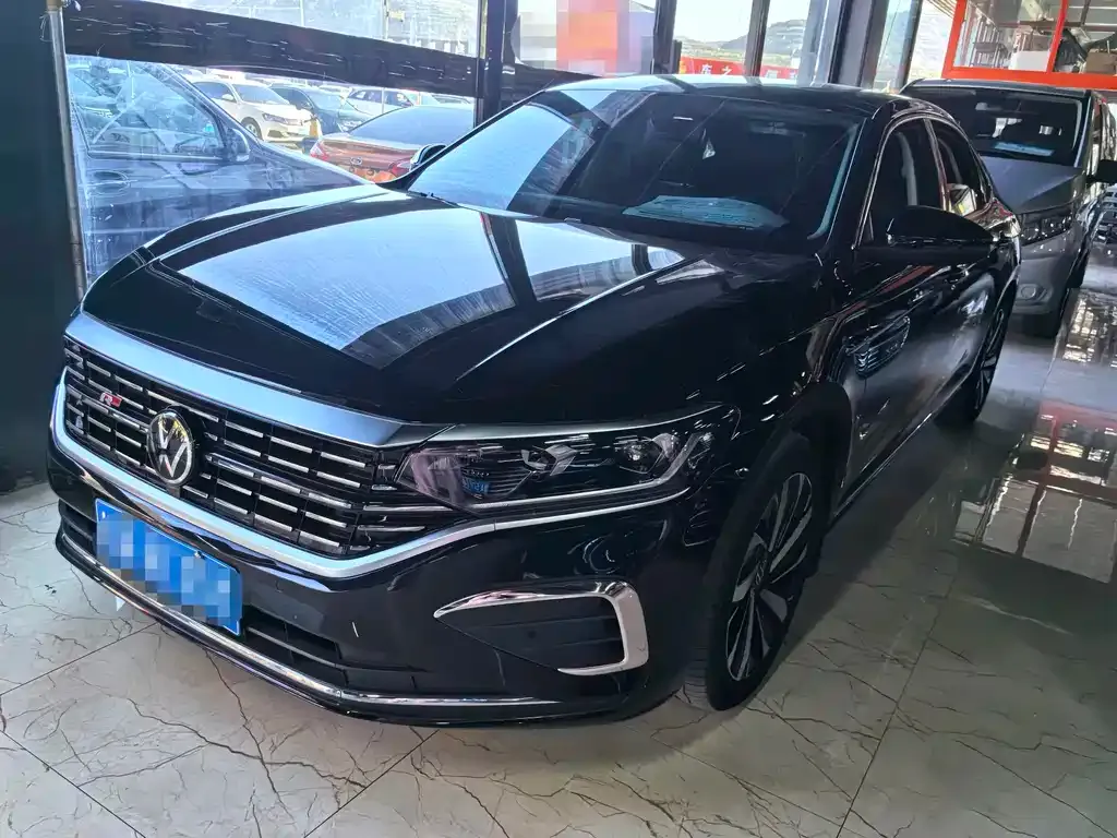 Volkswagen Passat — фото 1