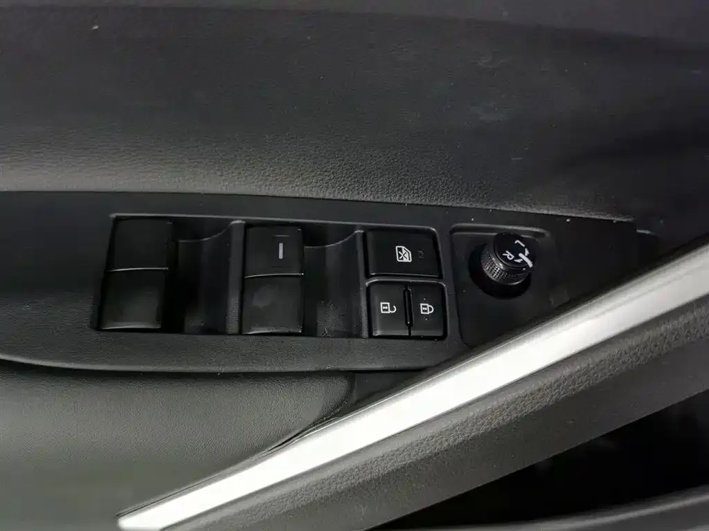 Toyota Corolla Cross 2024 из CN, фото 8