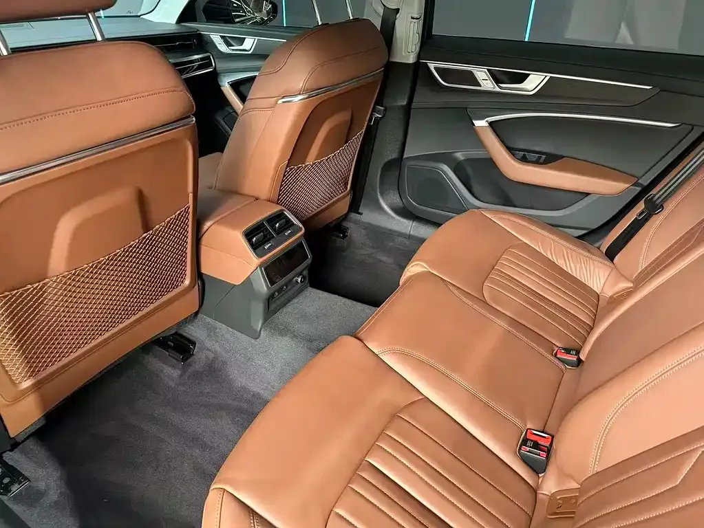 Audi A6L 2024 из CN, фото 4