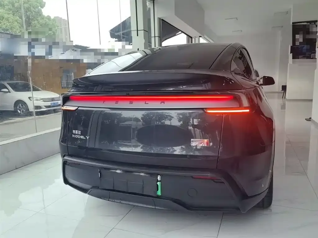 Tesla Model Y — фото 5