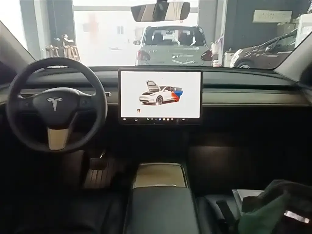 Tesla Model Y — фото 2