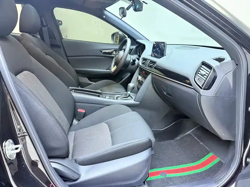 Mazda CX-4 — фото 10