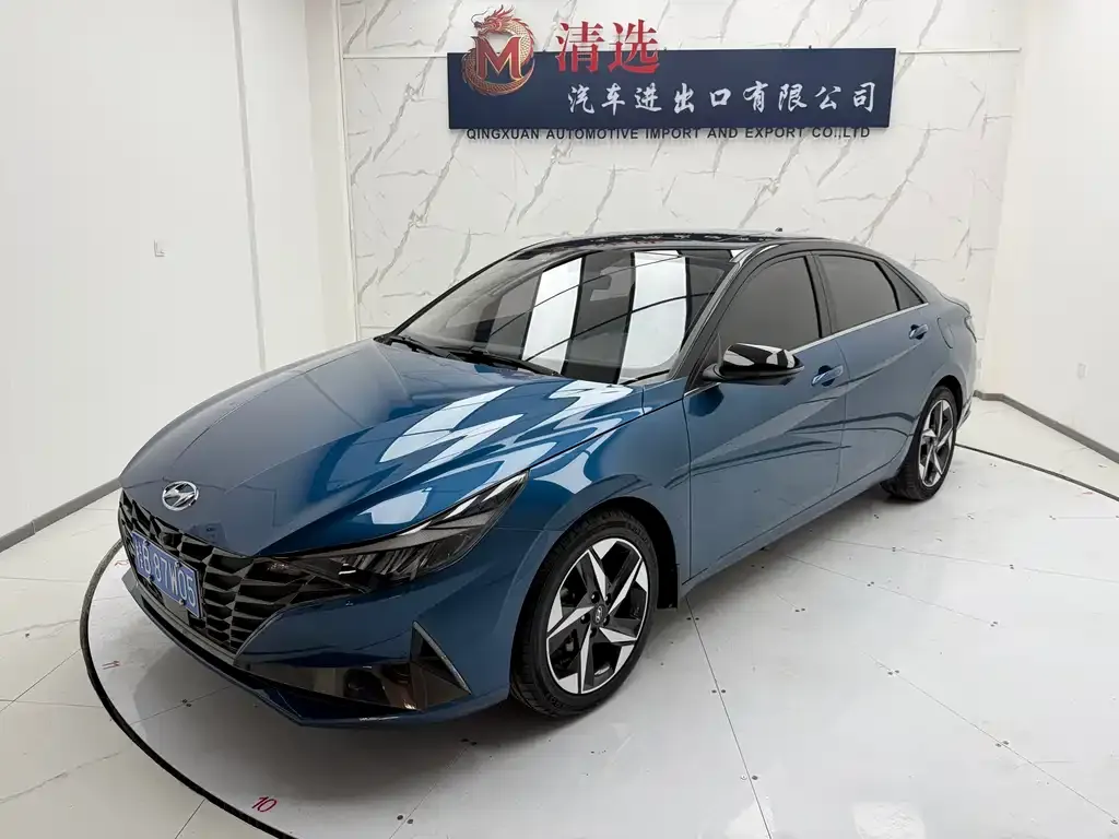 Hyundai Elantra — фото 1