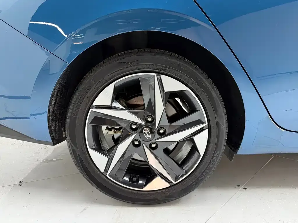 Hyundai Elantra — фото 8