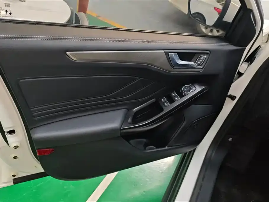 Ford Focus 2021 из CN, фото 8