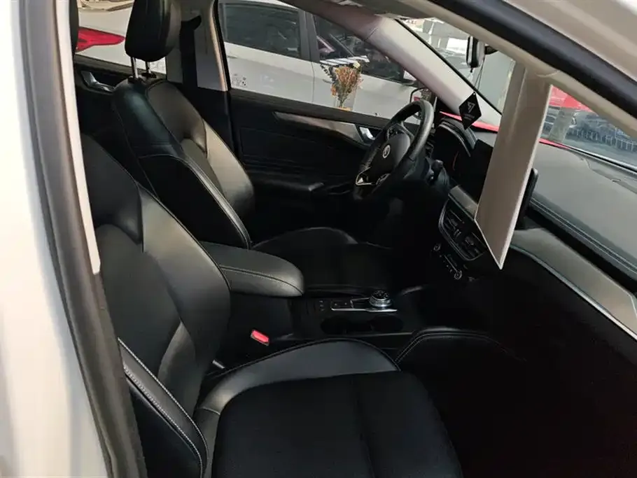 Ford Focus 2021 из CN, фото 6