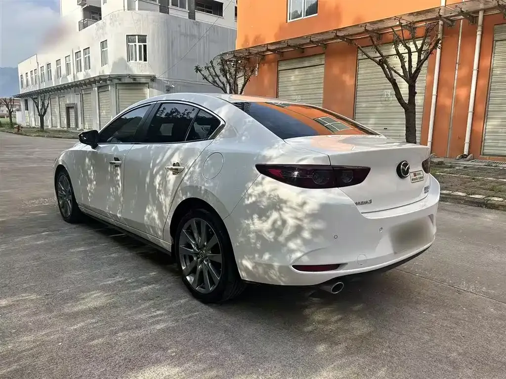 Mazda 3 Axela — фото 10