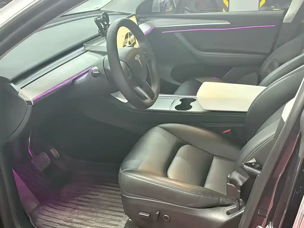 Tesla Model Y — фото 9
