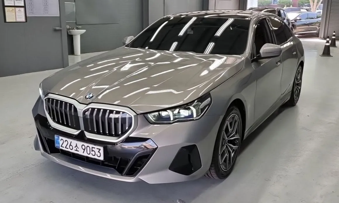 BMW 5-Series 2025 из KR, фото 7