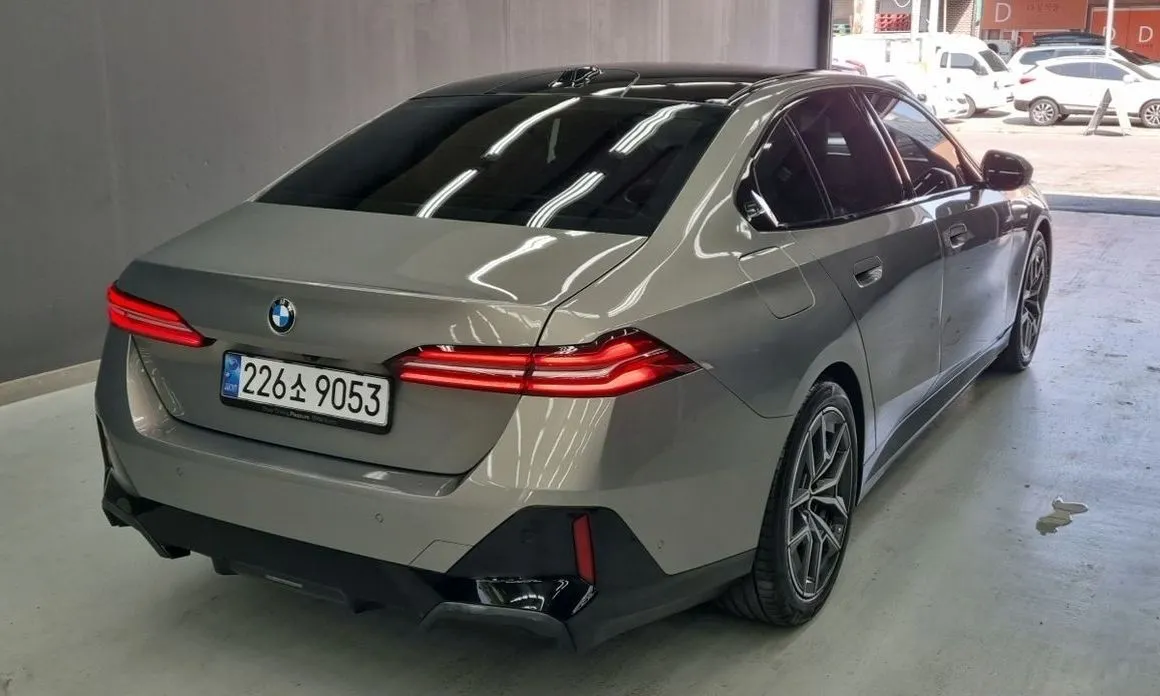BMW 5-Series 2025 из KR, фото 4