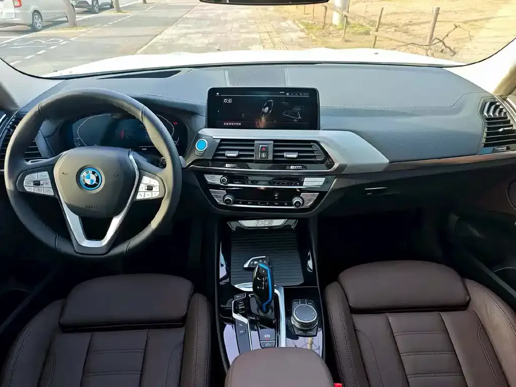 BMW iX3 — фото 7