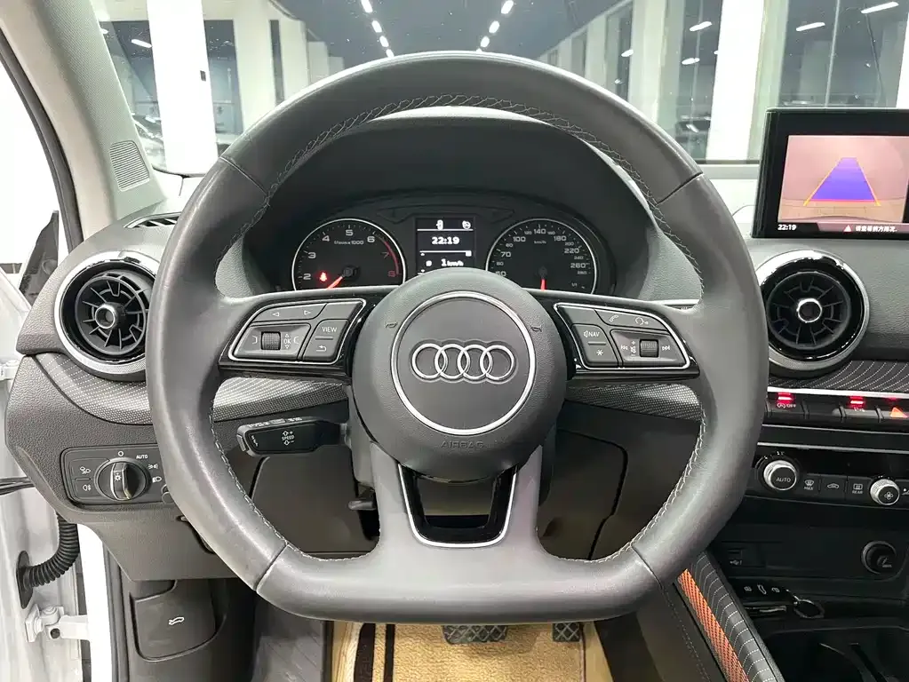 Audi Q2L 2023 из CN, фото 7