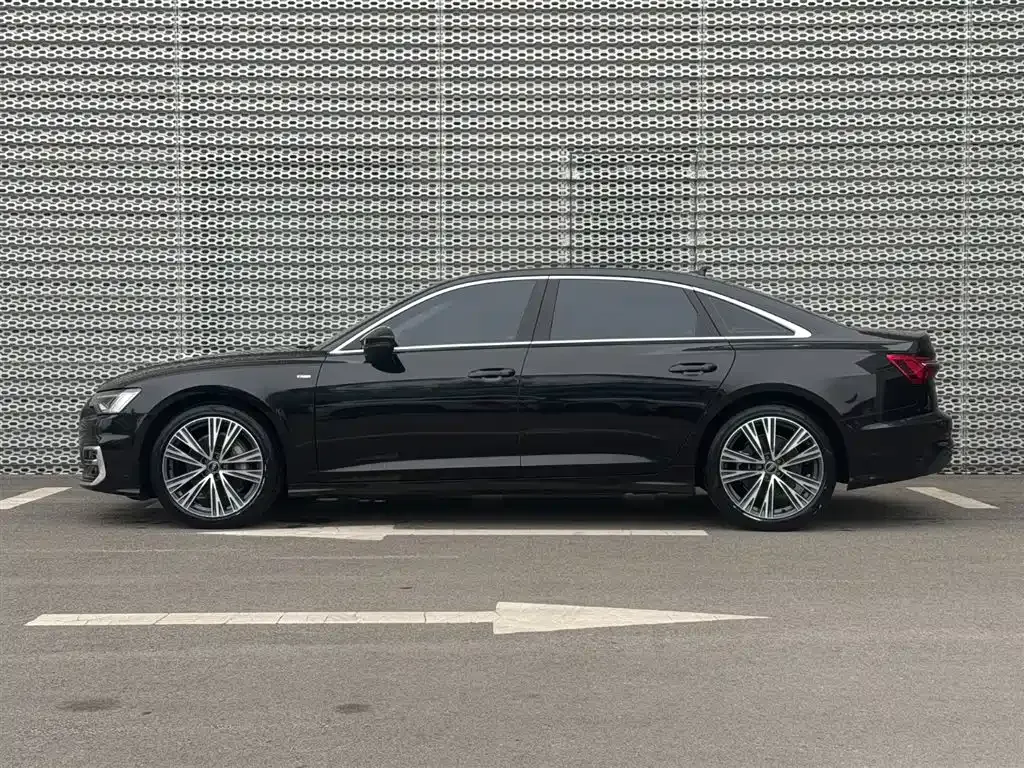 Audi A6L — фото 10